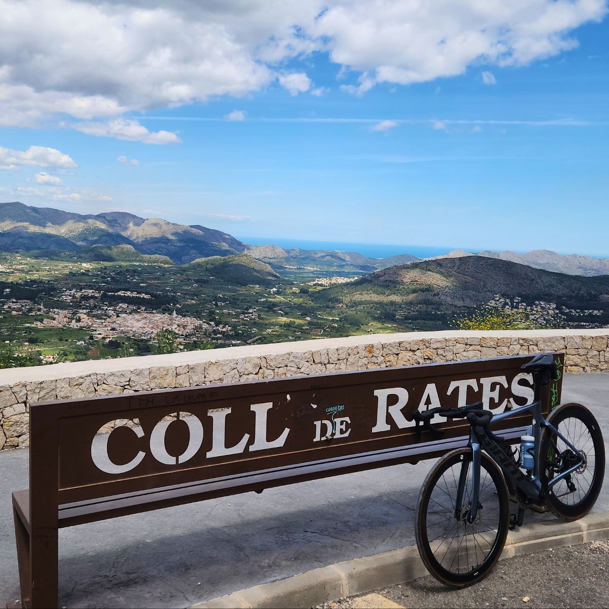 TOUR COLL DE RATES CON GUIA Y PARADA GOURMET - 1 DIA - MYBIKE TOURS